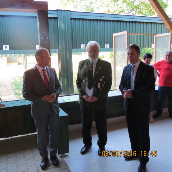 v. l.: Minister Markus Ulbig, SGK-Präsident Dieter Raack, MdL Aloysius Mikwauschk